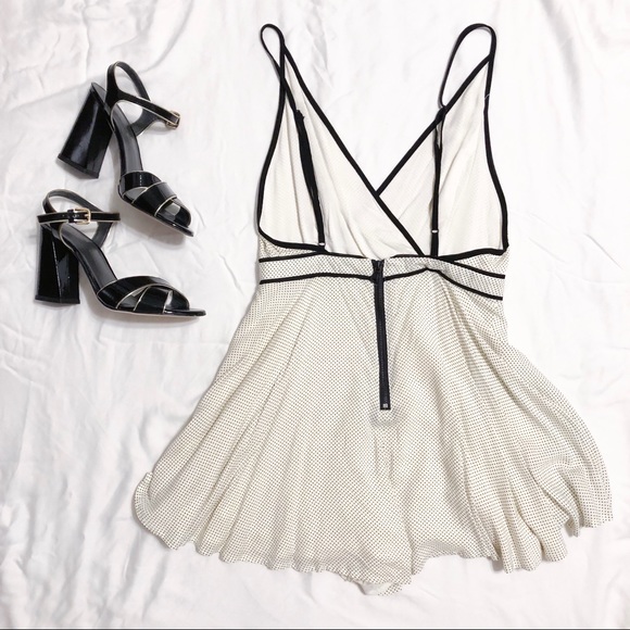 NWOT Urban Romper White with Black Polkadots Small - Picture 5 of 6